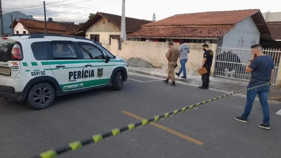 Jovens s&atilde;o baleados em carreata de Natal 