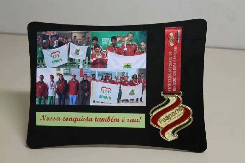 Rádio Cidade homenageada pela Apvaeb