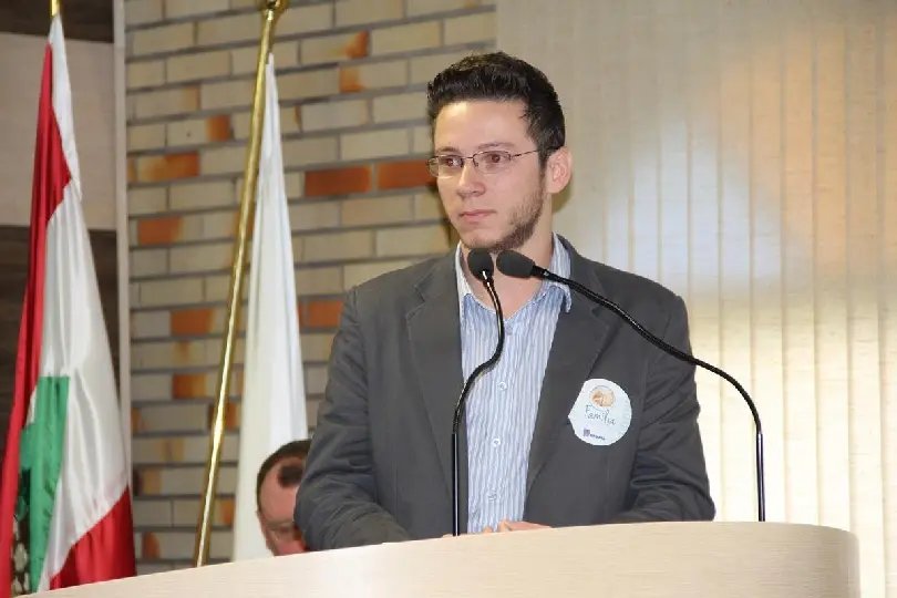 Rodrigo Cesari é exonerado de Assistência Social e Habitação
