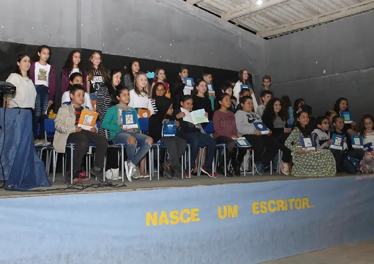 Alunos concluem projeto escolar de incentivo à escrita e leitura