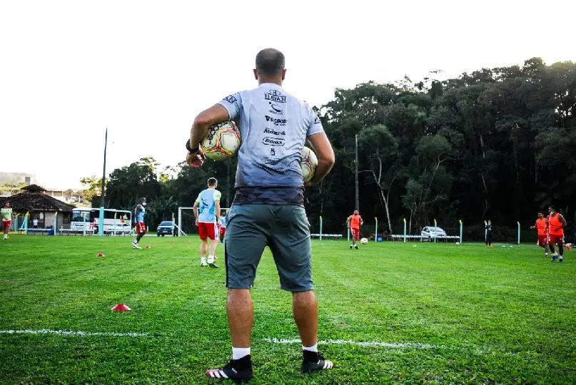 Semana de treino come&ccedil;a com trabalhos ao ar livre