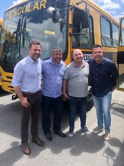 Brusque recebe &ocirc;nibus para transporte escolar 