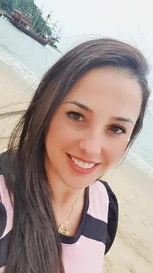 Ap&oacute;s cirurgia pl&aacute;stica professora &eacute; internada em estado grave em SC 