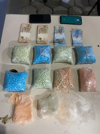 Homem &eacute; preso com 8 mil comprimidos de ecstasy