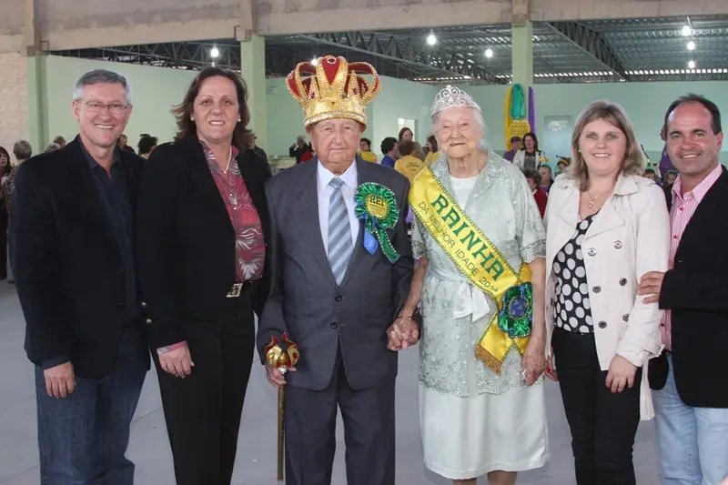 Rei e rainha da terceira idade são escolhidos