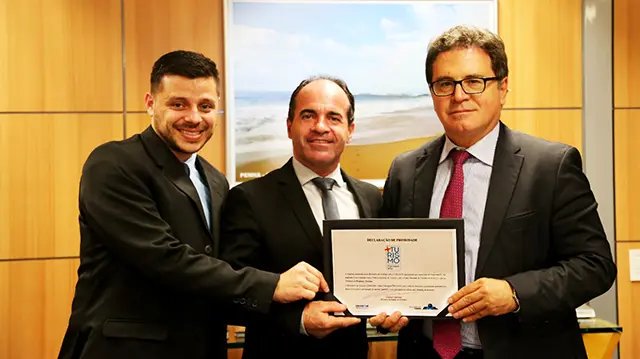Guabiruba recebe selo em Brasília