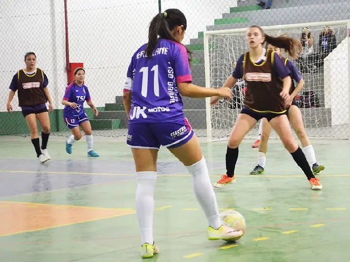 Águas Claras é bicampeã no futsal feminino