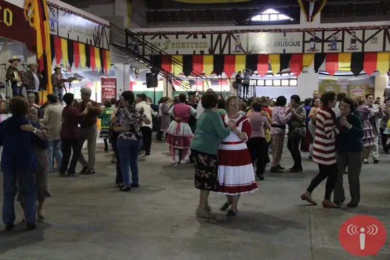 Tarde especial São João reúne cerca de 700 idosos