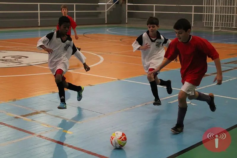 Colégio São Luiz recebe etapa do futsal