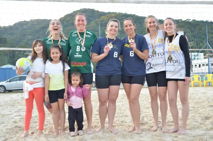 Maluche fatura ouro no feminino