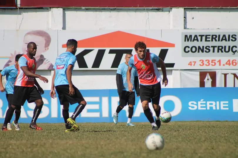 Mauro testa opções para vagas em aberto