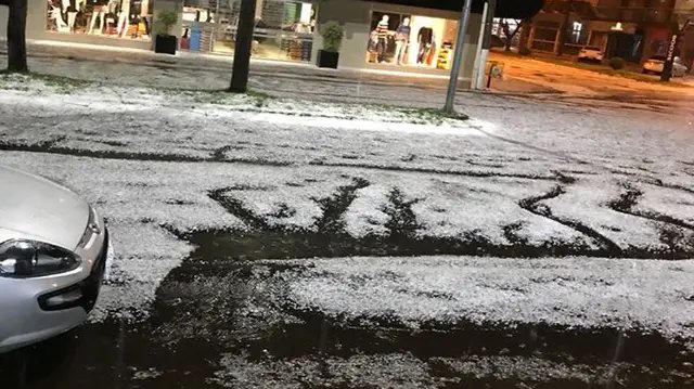 Intensa chuva de granizo atinge Xaxim