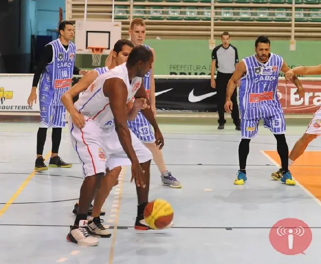 Vitória expressiva na estreia