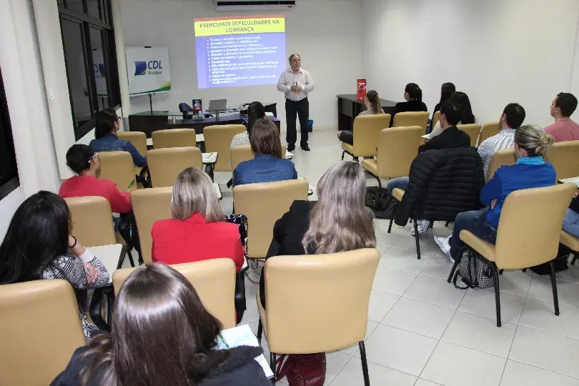 Formada nova turma no curso Cobrança de Clientes Inadimplentes