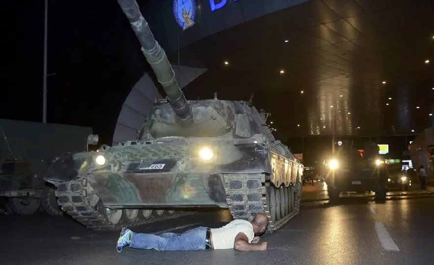 Quase 200 pessoas morrem em tentativa de golpe na Turquia