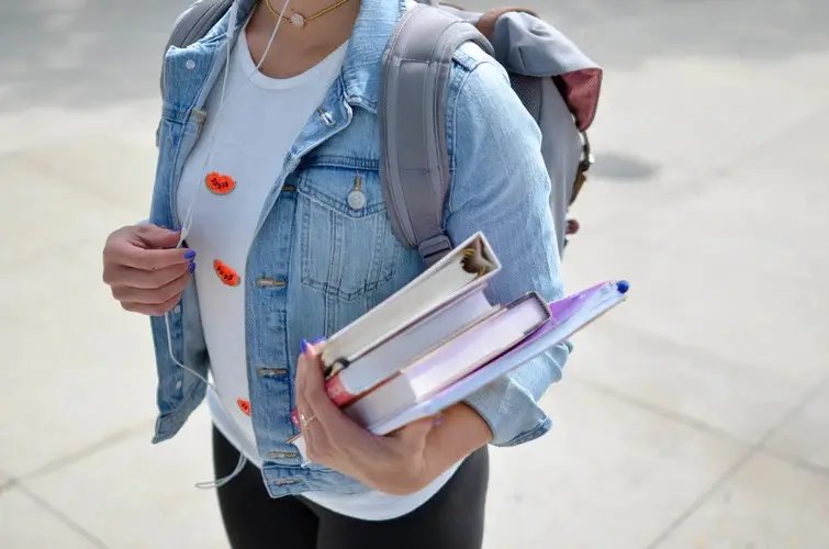 Educa&ccedil;&atilde;o de Guabiruba abre edital para bolsas de estudos a universit&aacute;rios