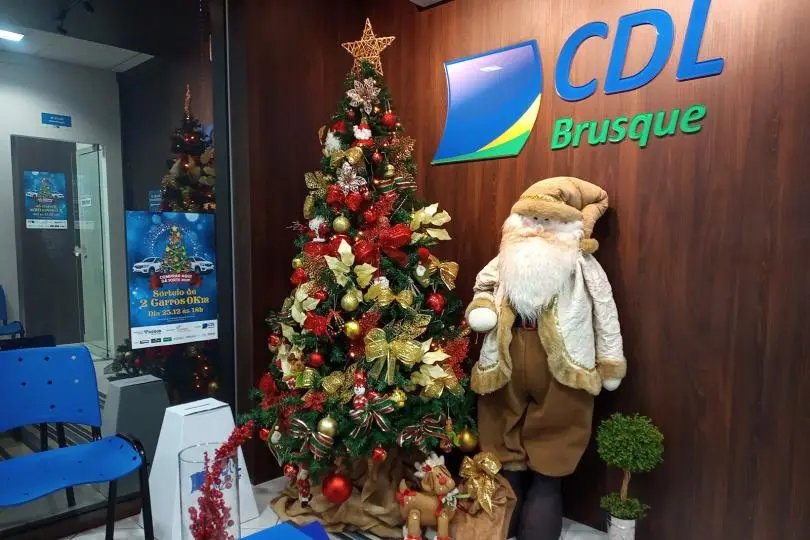 Neste s&aacute;bado com&eacute;rcio passa a ter hor&aacute;rio especial de Natal 