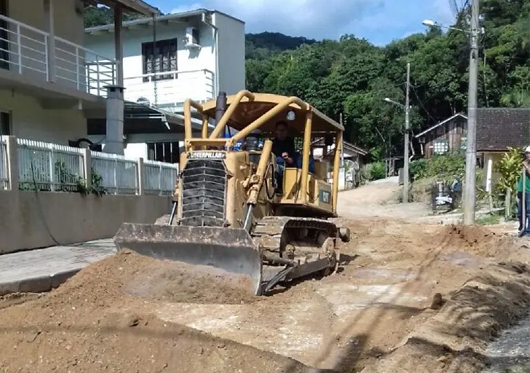 Inicia a pavimentação em parceria na rua NB 019
