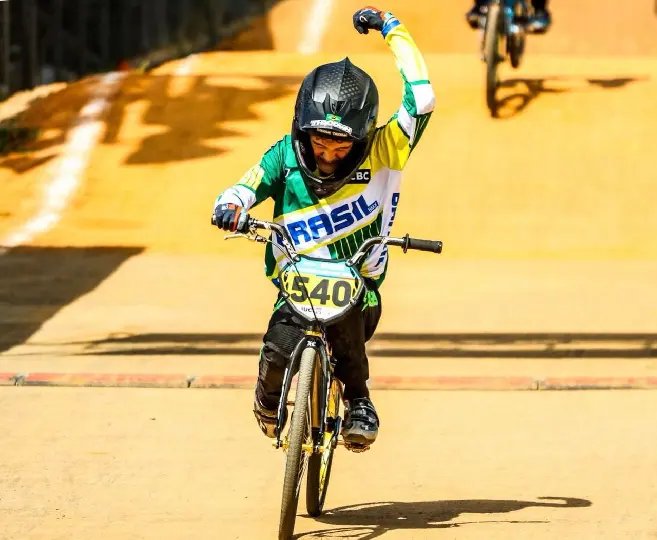 Lucas Zimmermann é tricampeão Pan-Americano de Bicicross
