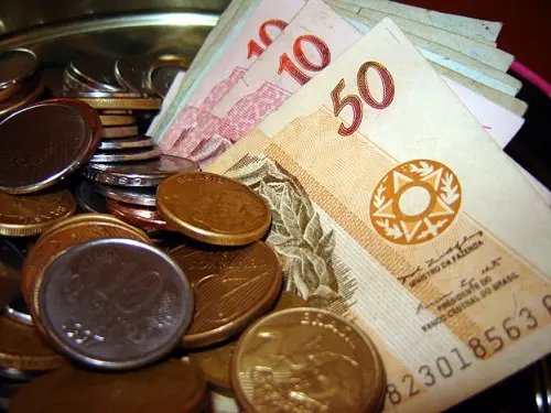 Arrecadação fica em R$ 105 bilhões em abril