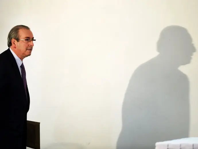 Cunha renuncia à presidência da Câmara