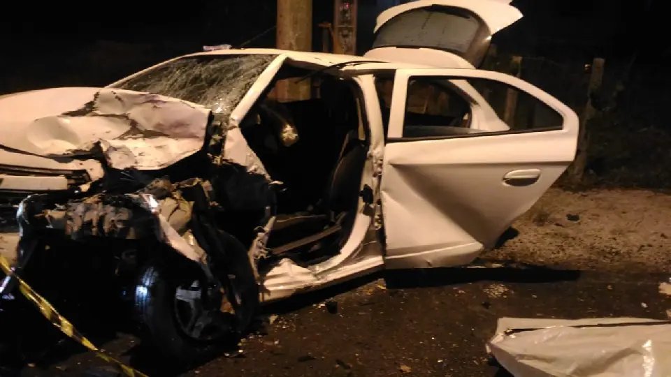 Acidente envolvendo cinco carros deixa três mortos