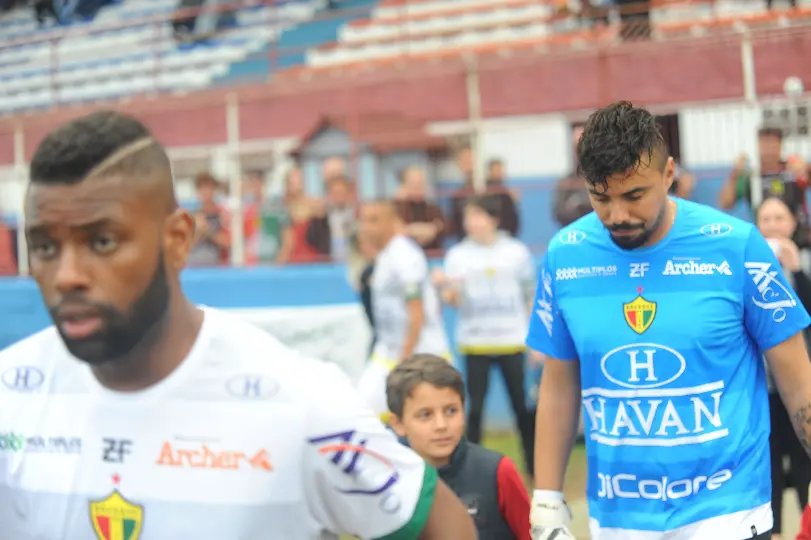 Brusque busca liderança isolada neste domingo 