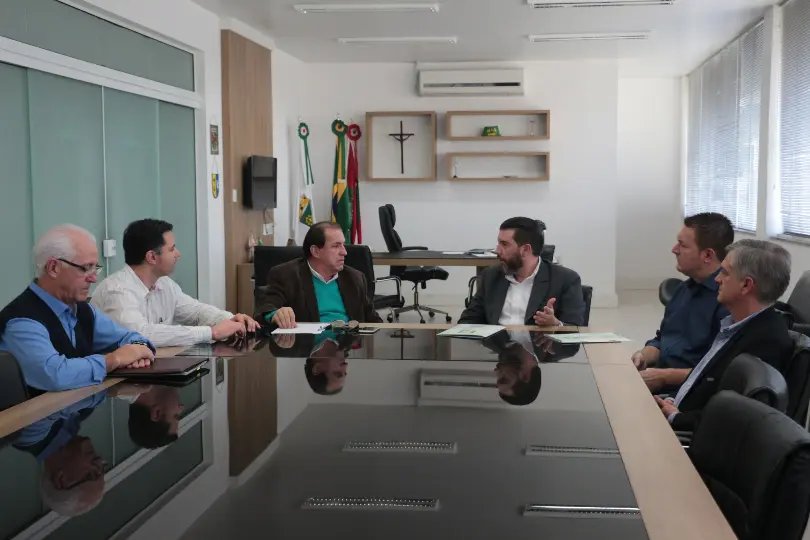 Empresários entregam reivindicações a Bóca Cunha