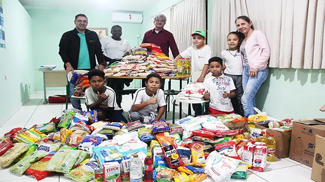 Steffen recebe doação de 408 quilos de alimentos