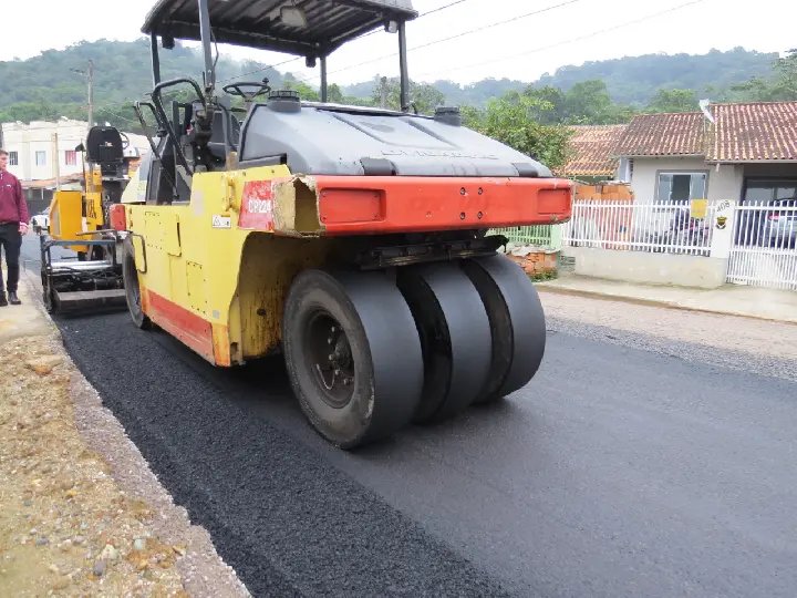 Rua das Tulipas tem primeira etapa de pavimentação concluída