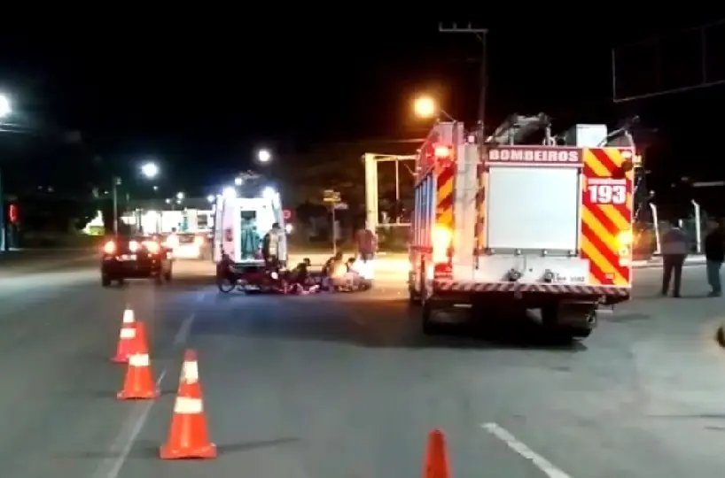 Grave acidente na Antônio Heil deixa uma pessoa ferida