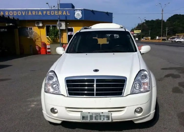 SUV importado com quase 11 mil reais em débitos é retido na BR 101