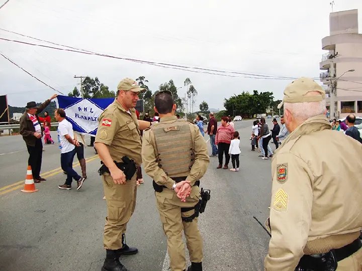 Loteamento Planalto realiza manifestação