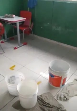 (V&iacute;deo) Salas de escola do Rio Branco sofrem com goteiras e problemas de fia&ccedil;&atilde;o