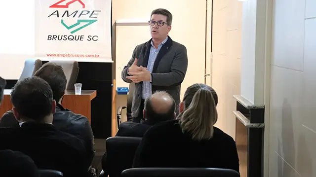 Diretor executivo da ABVTEX palestra em Brusque