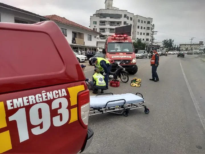 Motociclista se fere em acidente na avenida Dom Joaquim