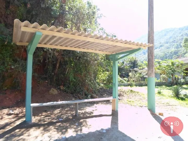 Pontos de ônibus recebem manutenção