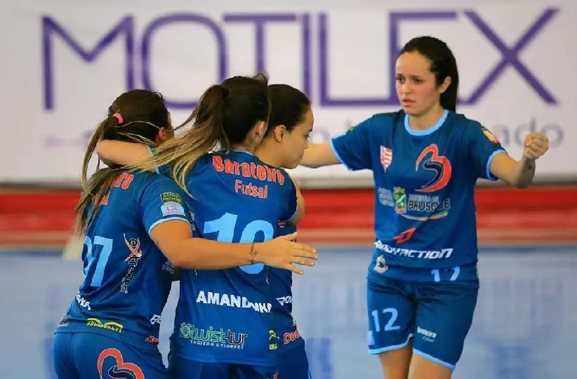 Barateiro goleia na abertura da Liga Universitária