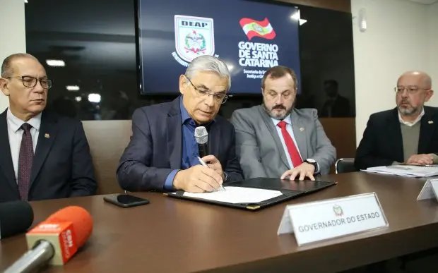 Governador decreta situação de emergência no sistema prisional catarinense