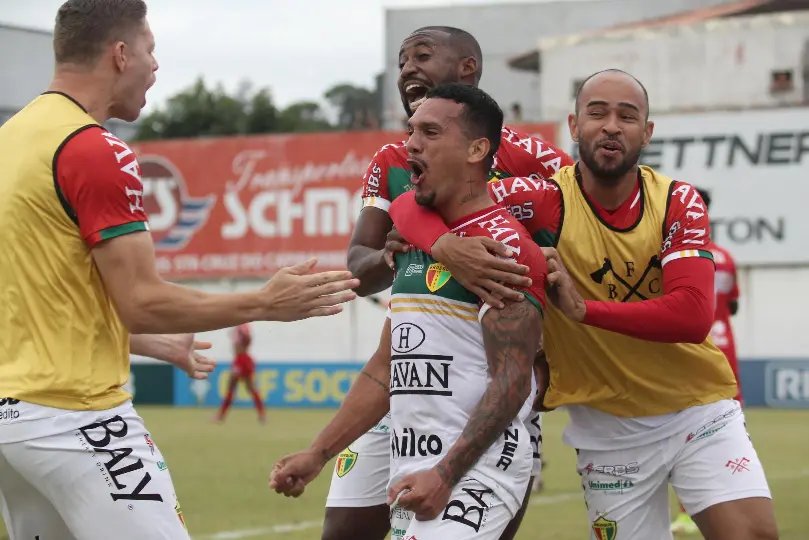 Com gol de Thiago Alagoano, Brusque bate o CRB e chega aos 41 pontos