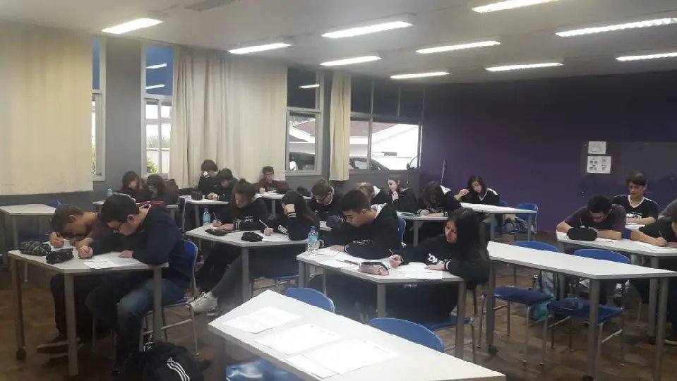 Alunos do Ensino Médio do Senai participam de simulado de redação