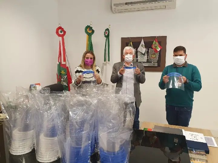 IFC doa protetores faciais &agrave; Prefeitura de Brusque