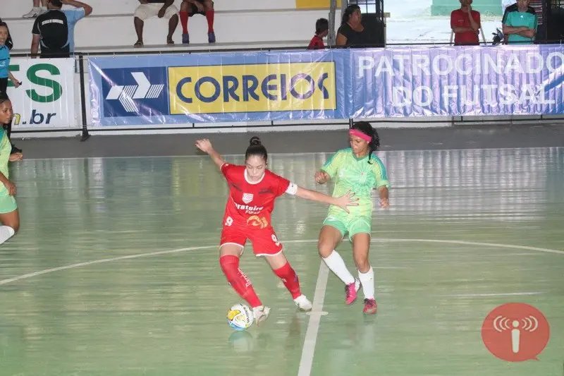 Barateiro goleia na estreia