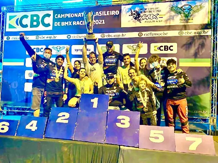 Brusque conquista terceiro titulo nacional de BMX por equipes