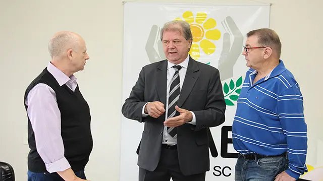  Juiz Edemar Leopoldo Schlösser visita a Apae 