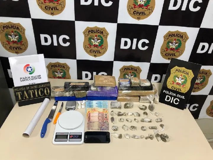 Den&uacute;ncia an&ocirc;nima entrega traficante com seis quilos de droga