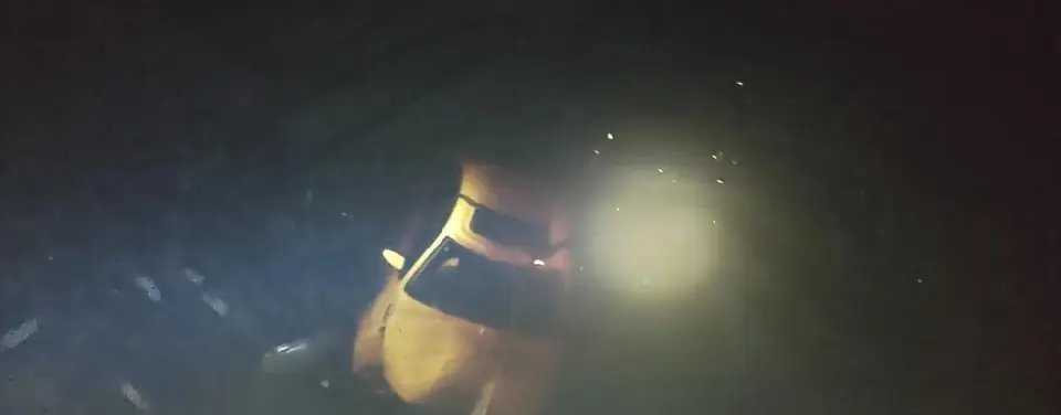 Carro com pessoas da mesma fam&iacute;lia cai no rio e deixa tr&ecirc;s mortos