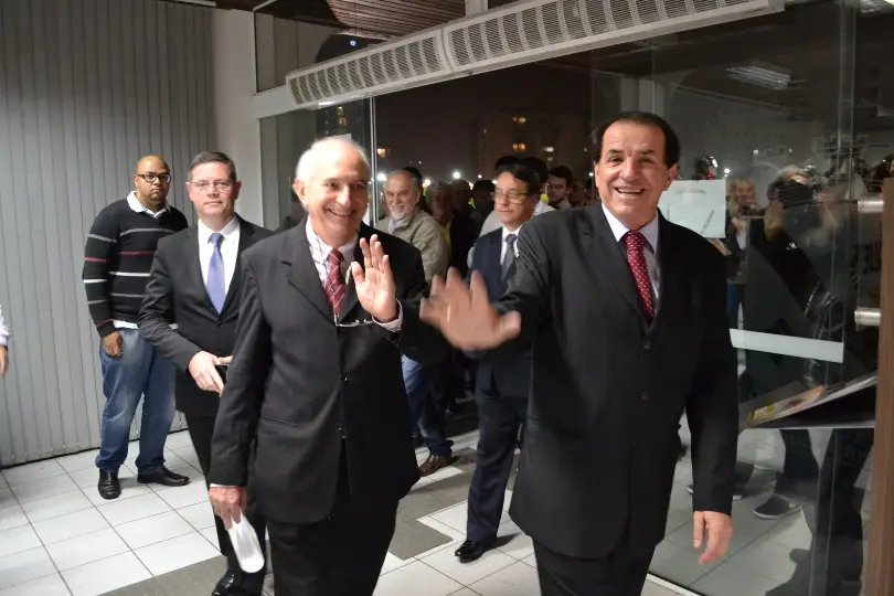 Bóca toma posse com promessa de enxugar a máquina