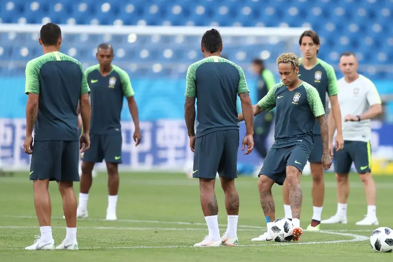 Brasil estreia hoje na Copa do Mundo em busca do hexa