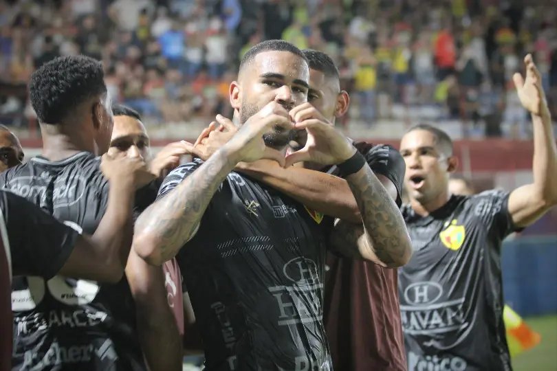 Em jogo emocionante, Brusque arranca tr&ecirc;s pontos do N&aacute;utico 